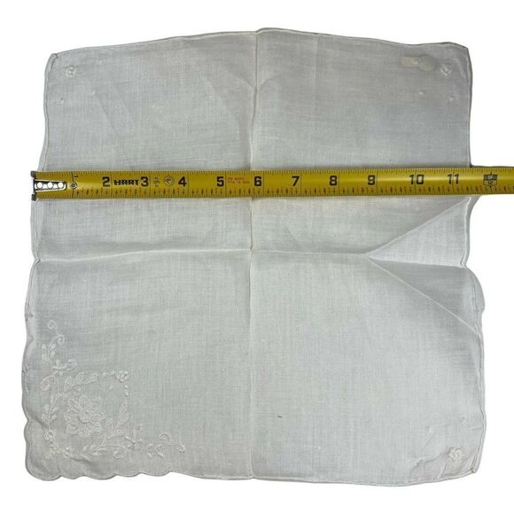 Vintage Gerbrend Linen White Handkerchief Embroidered White Flower Leaf Design - Picture 6 of 6